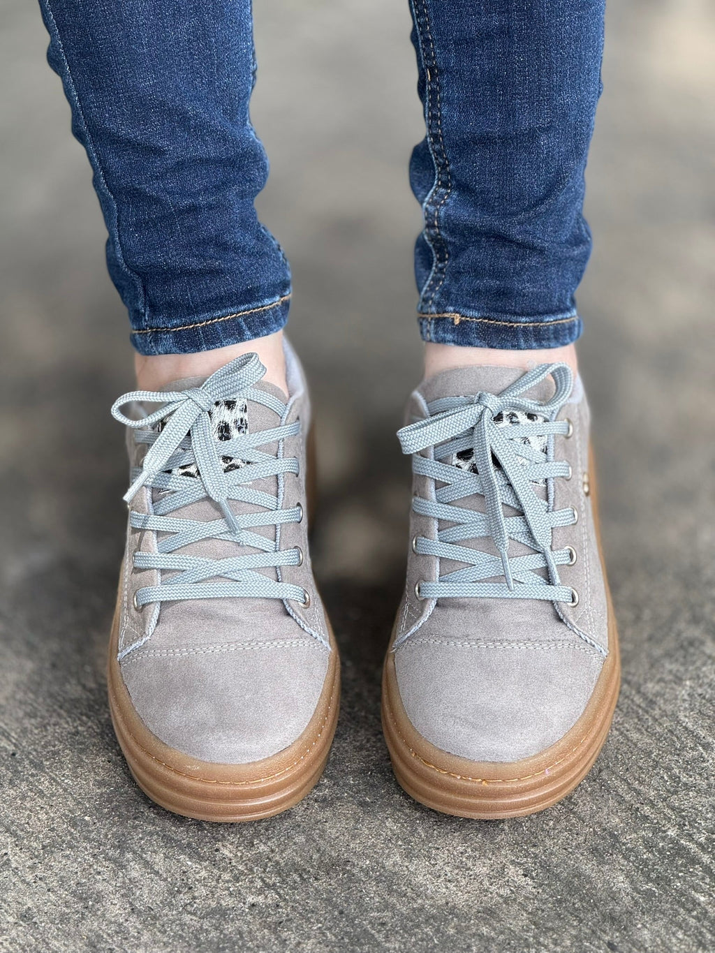 gid://shopify/MediaImage/24692323188830