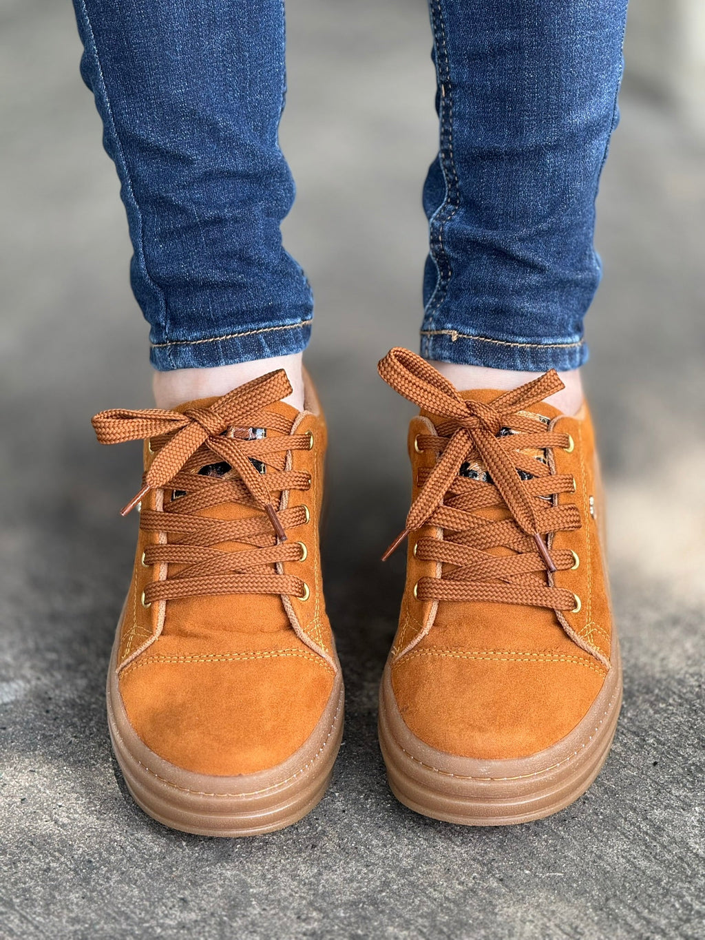 gid://shopify/MediaImage/24692323254366